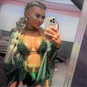 Meet your Posher, Chloe